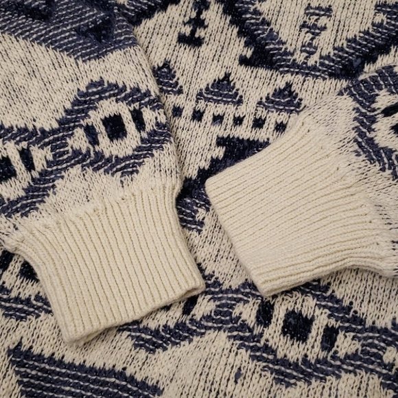 Vintage Blue and White Geometric Sweater - Picture 15 of 16